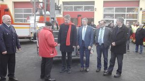 Die Freiwillige Feuerwehr von Schöneiche bei der Übergabe des Gerätehauses (Fotos: J.Hutfilz)