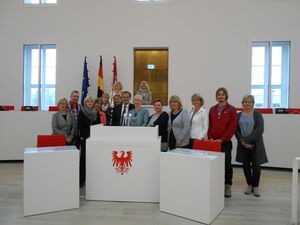 Die Neuenhagener Gäste im Plenarsaal von Potsdam