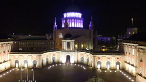 Nächtlicher Blick auf den Innenhof des Postdamer Landtages