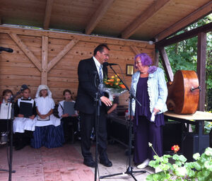 Jörg Vogelsänger und Gisela Schuldt, Vorsitzende des Verschönerungsverein Woltersdorf